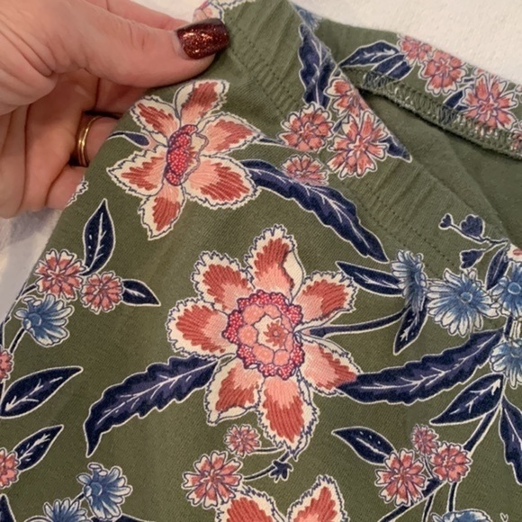 FREE w/any purchase old navy cotton stretch leggings - Picture 6 of 7